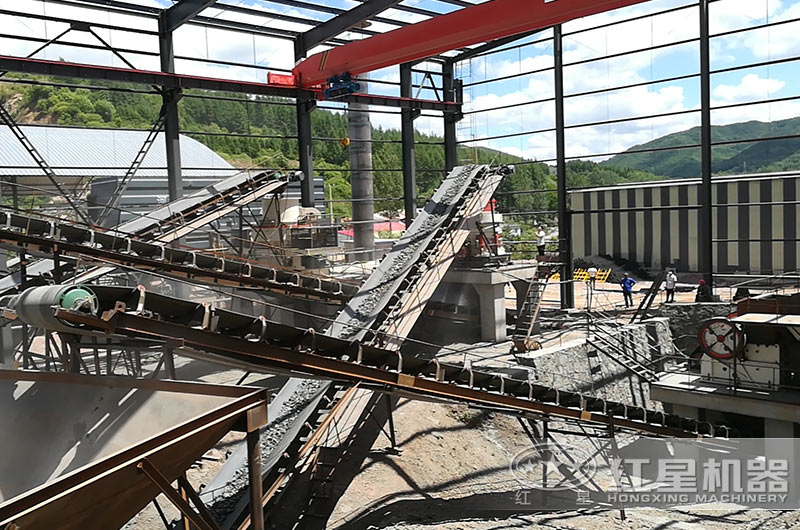 硅石破碎現(xiàn)場圖片