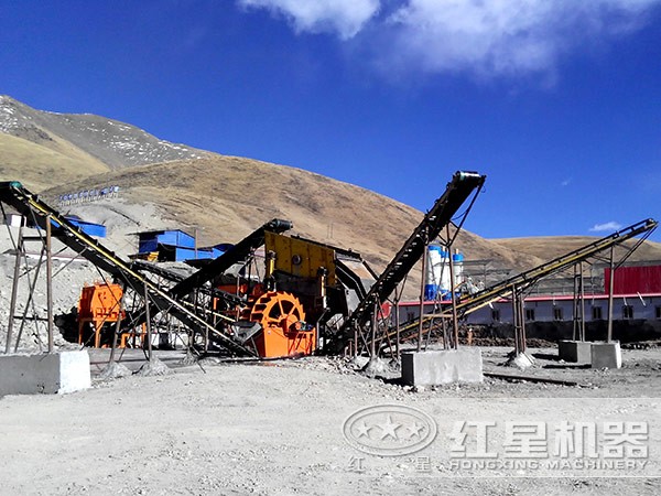 能處理千把噸的洗砂機(jī)現(xiàn)場(chǎng) 能處理千把噸的洗砂機(jī)現(xiàn)場(chǎng)