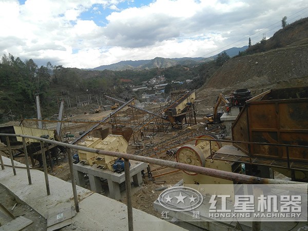 紅星礦石粉碎機現場 紅星礦石粉碎機現場