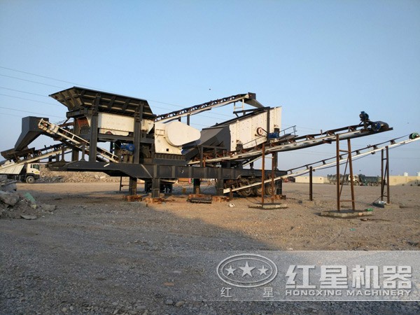 砂石料移動式破碎機現(xiàn)場綠色環(huán)保 砂石料移動式破碎機現(xiàn)場綠色環(huán)保