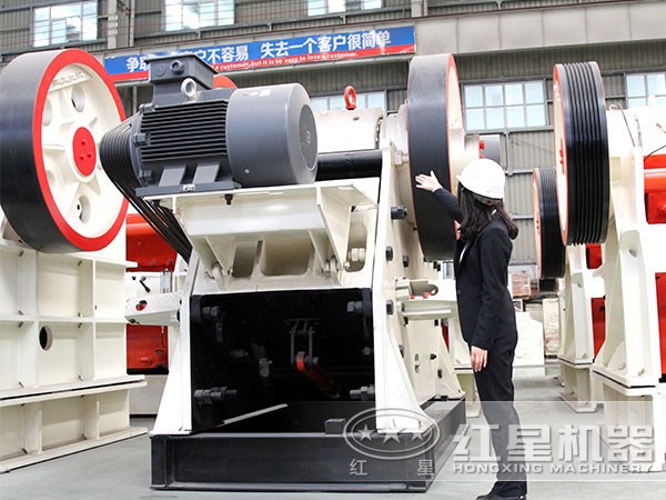 玄武巖破碎機(jī)破碎深腔、電機(jī)裝置細(xì)節(jié)