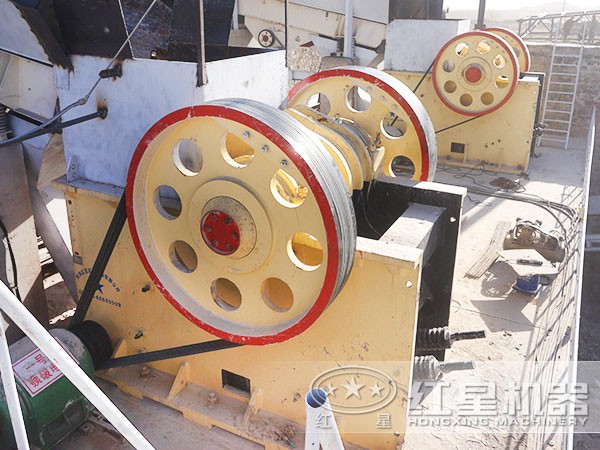 顎式破碎機施工現(xiàn)場 顎式破碎機施工現(xiàn)場