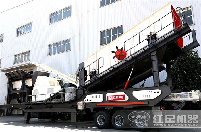 時(shí)產(chǎn)300噸移動(dòng)重錘式破碎生產(chǎn)線