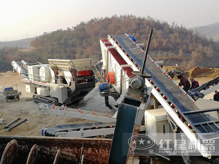 履帶式移動破碎機現(xiàn)場 履帶式移動破碎機現(xiàn)場