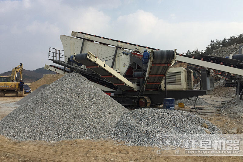 石頭破碎現(xiàn)場，配置履帶式破碎車