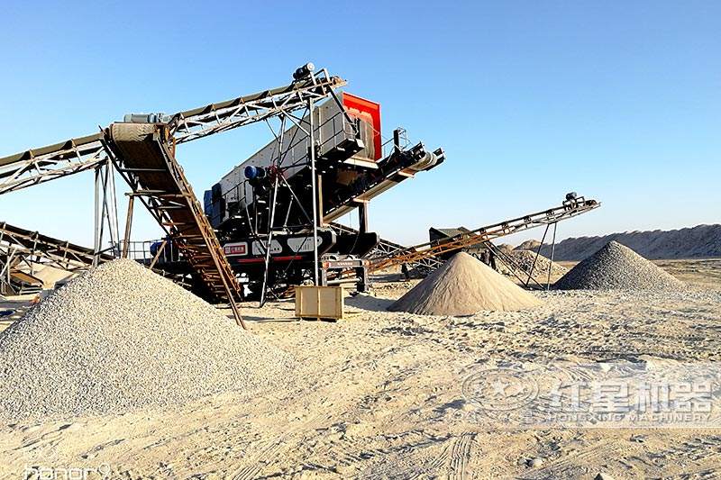大型環(huán)保式鵝卵石篩選機現場