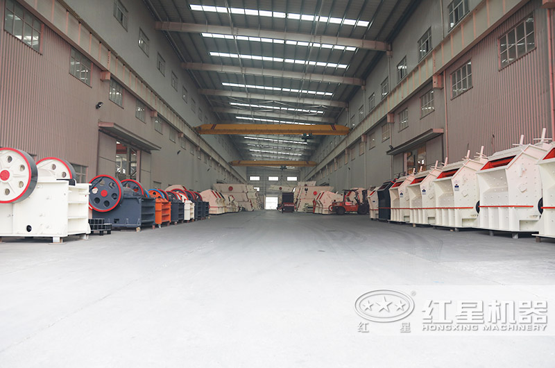 鵝卵石破碎機生產(chǎn)車間