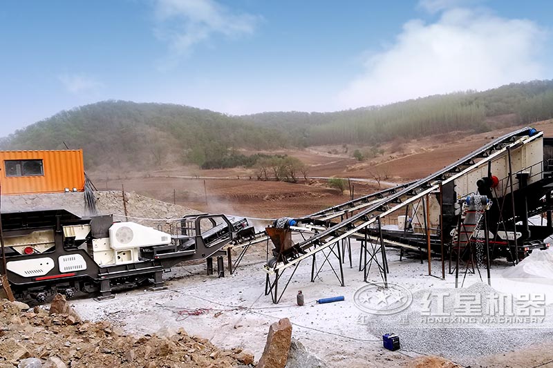 河南紅星移動(dòng)鄂式破碎機(jī)客戶現(xiàn)場