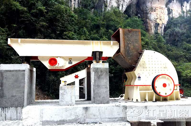 小型錘式破碎機安裝現(xiàn)場