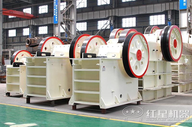 顎式破碎機(jī)車(chē)間實(shí)拍圖