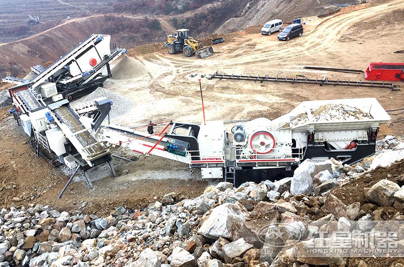 履帶移動(dòng)式破碎機(jī)多機(jī)聯(lián)合現(xiàn)場，時(shí)產(chǎn)量200噸