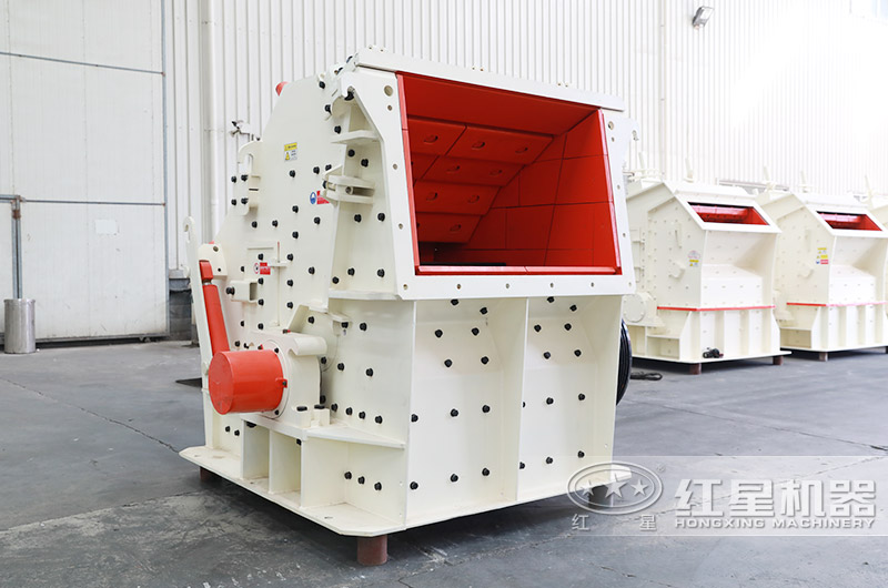 反擊式破碎機沖擊力大，石粉少