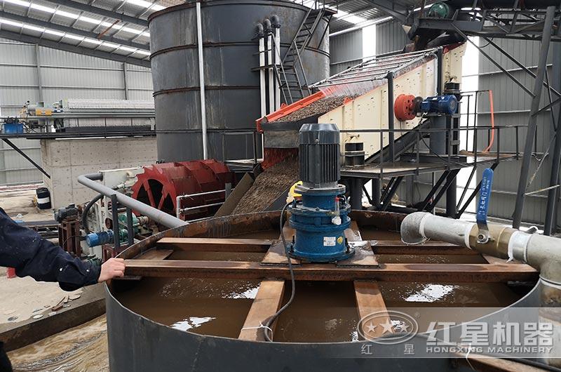 山砂洗砂加工現(xiàn)場